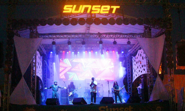 Sunset Festival agita a Boca da Barra com muita música